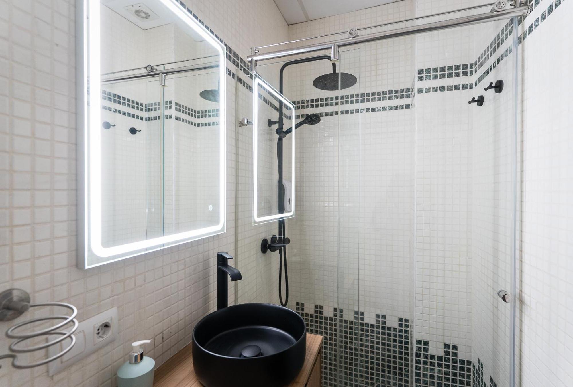 Apartamento Triana Deluxe Con Patio Privado Sevilla Eksteriør billede