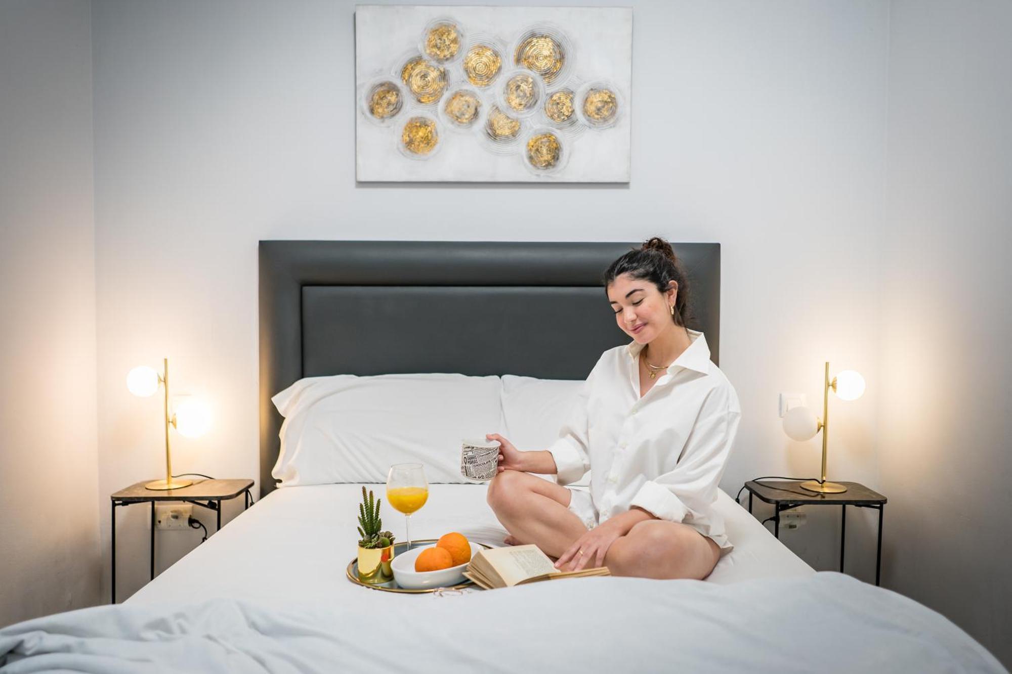 Apartamento Triana Deluxe Con Patio Privado Sevilla Eksteriør billede