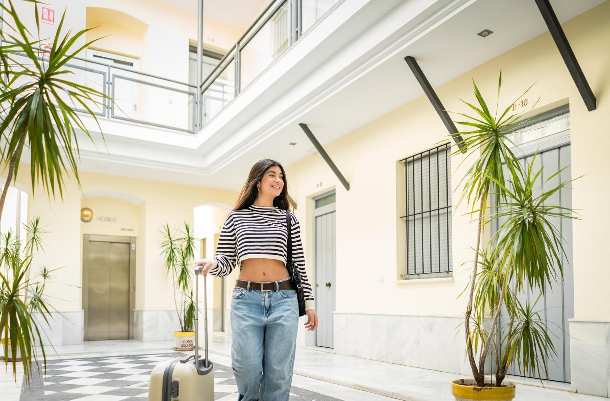 Apartamento Triana Deluxe Con Patio Privado Sevilla Eksteriør billede