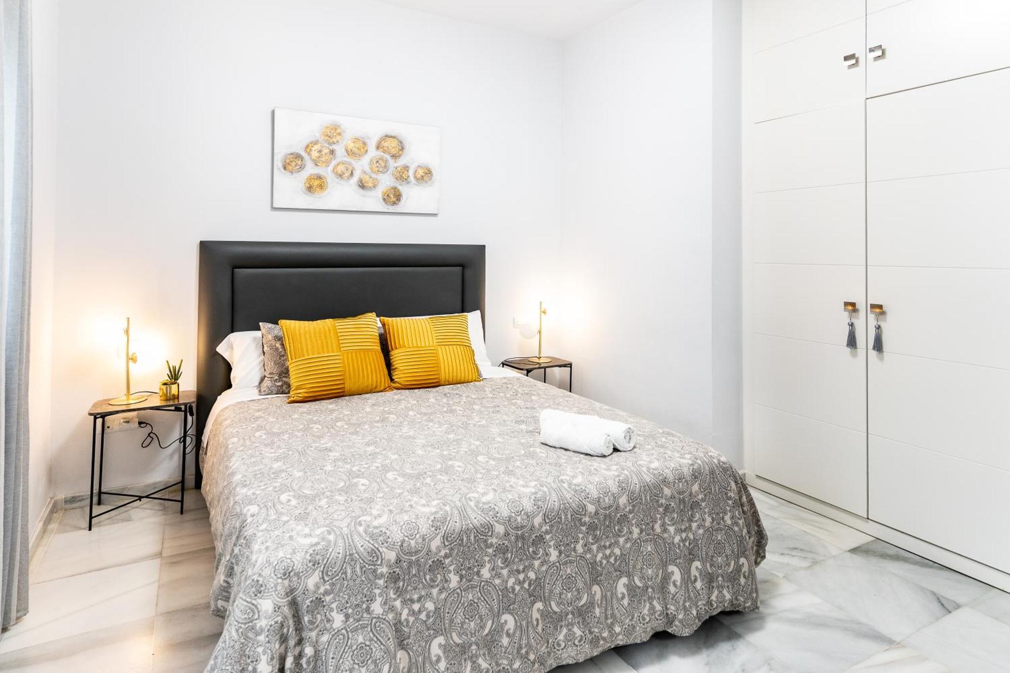 Apartamento Triana Deluxe Con Patio Privado Sevilla Eksteriør billede
