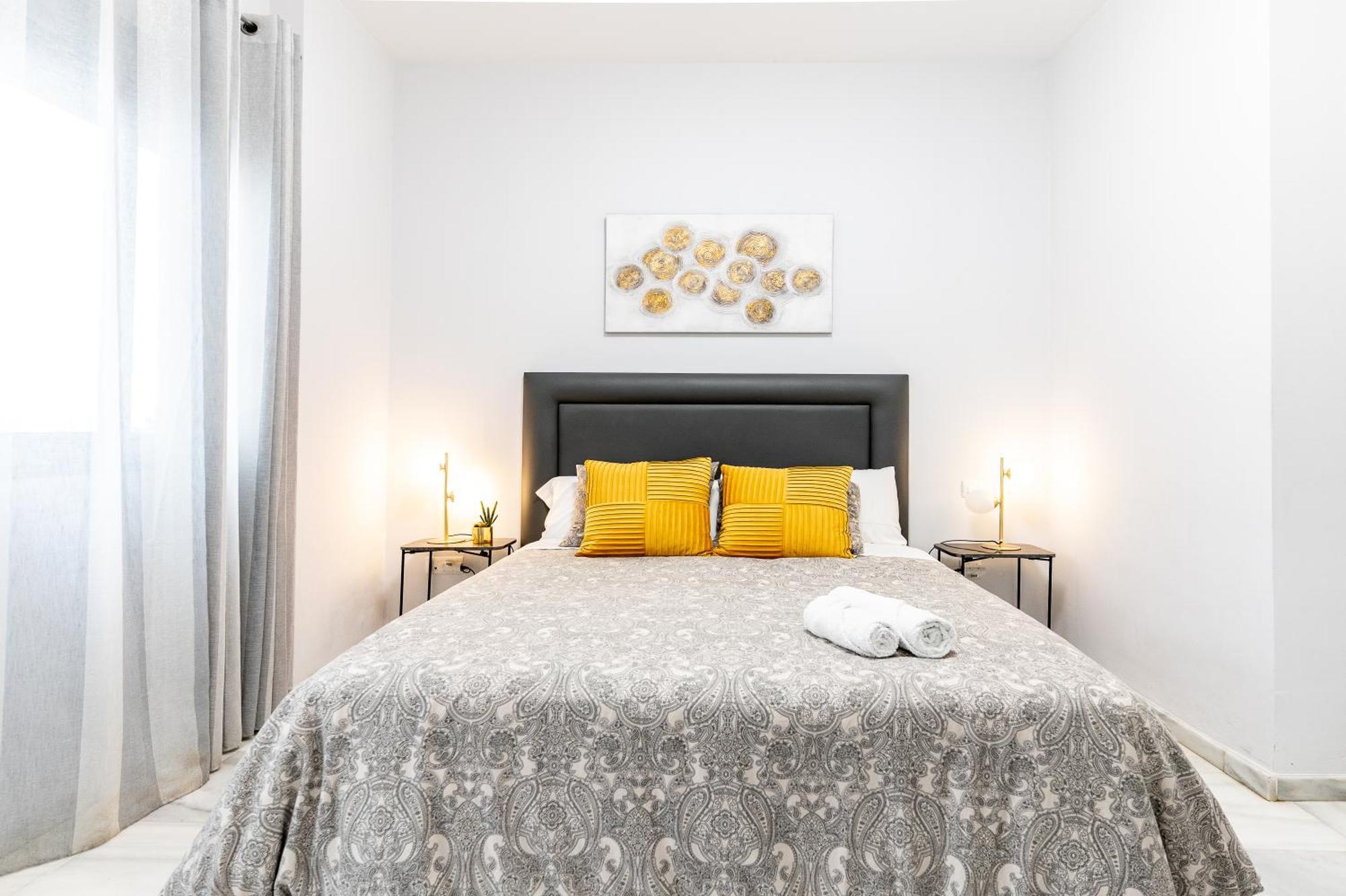 Apartamento Triana Deluxe Con Patio Privado Sevilla Eksteriør billede